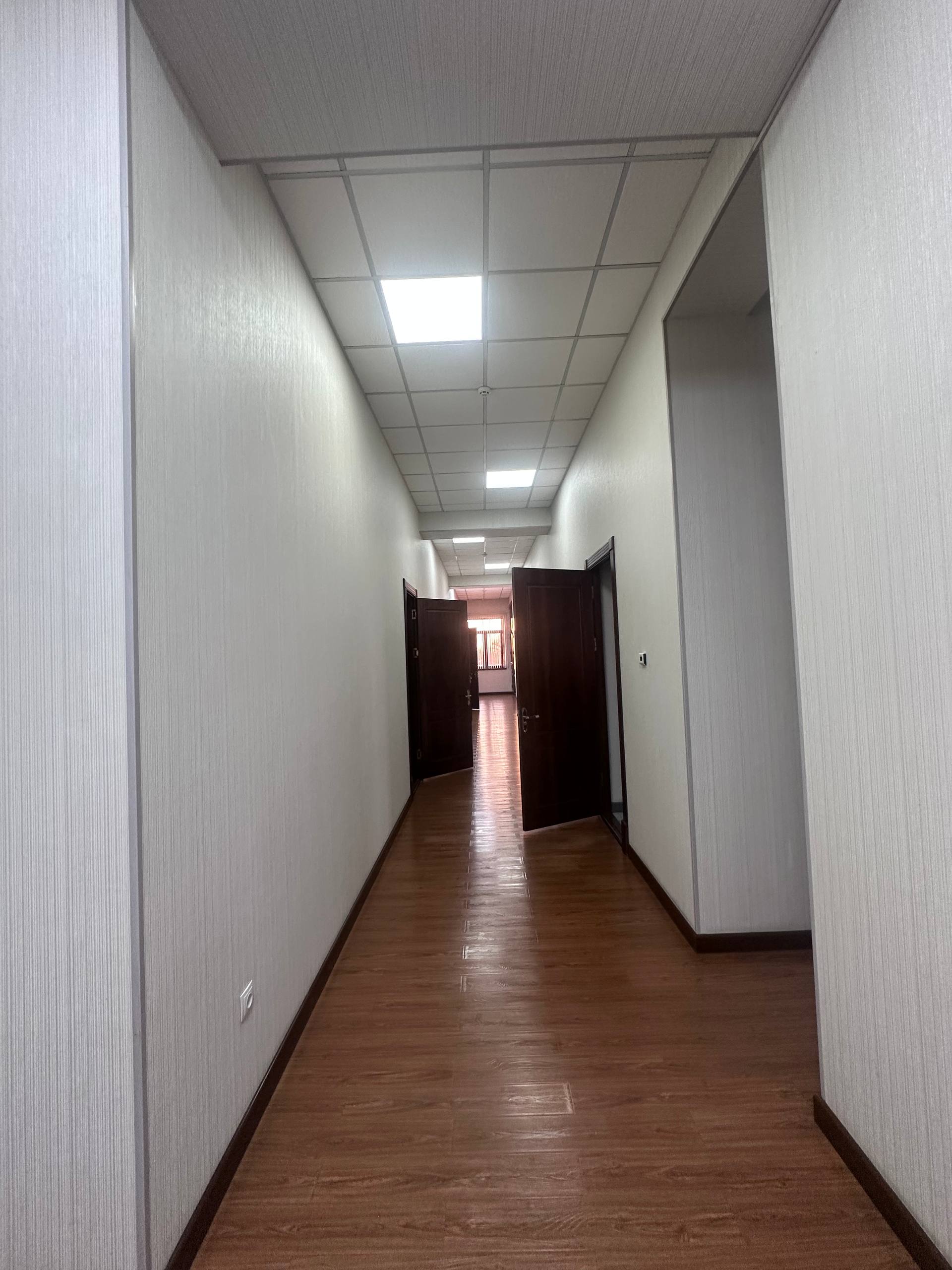 Аренда коммерческого помещения в sergeli районе, 300 м² — Штрафстоянка, фотография 2