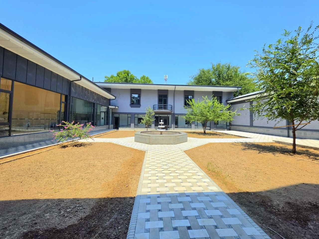 Продажа офиса в almazar районе — Каракамыш 1/1, фотография 1