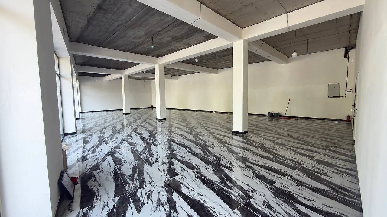 Аренда коммерческого помещения в almazar районе, 1 000 м² — Сафийская, фотография 1