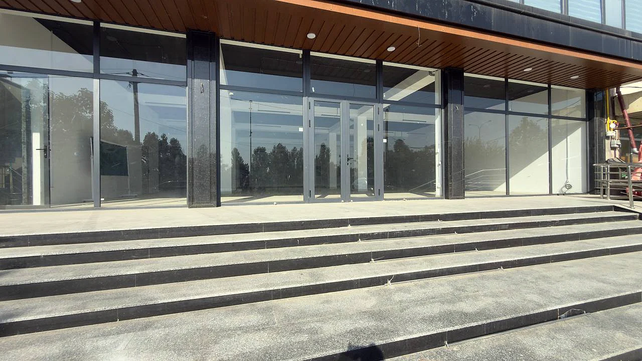 Аренда коммерческого помещения в yangihayot районе, 1 000 м² — yangihayot — Ташкент, yangihayot