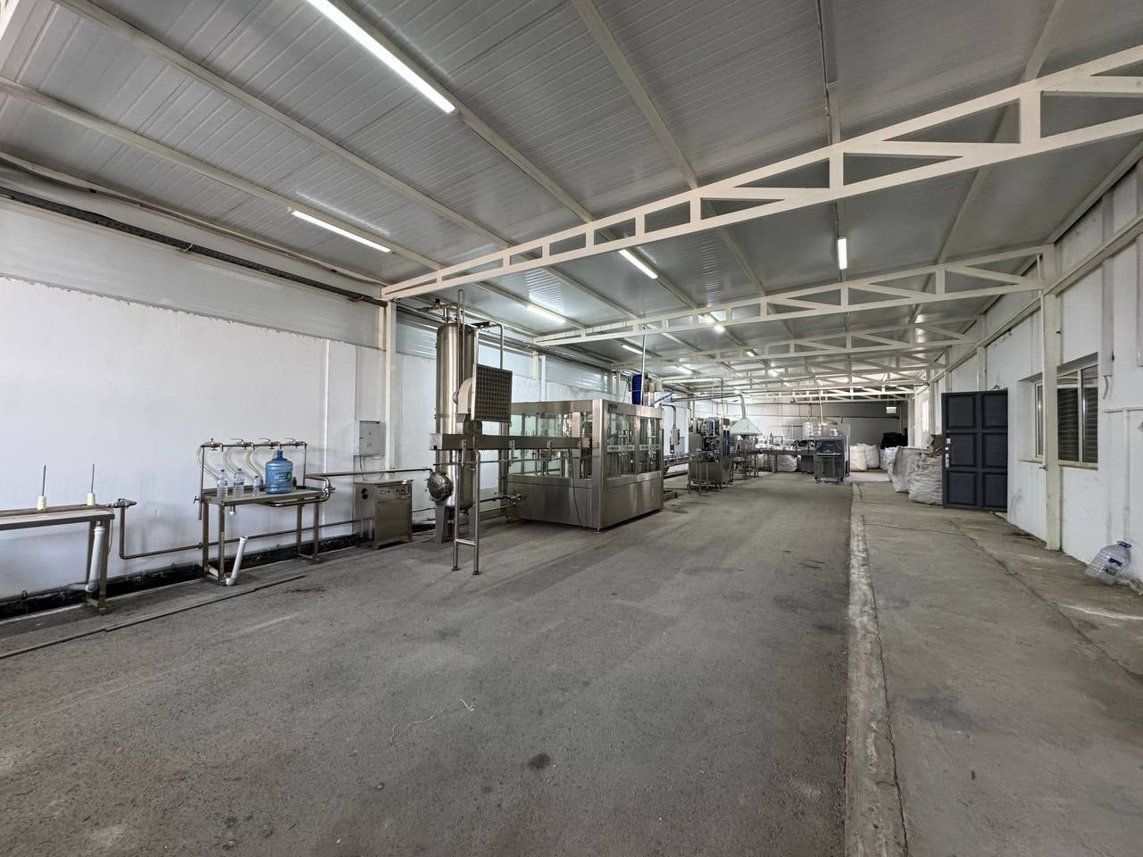 Продажа коммерческого помещения в oblast-kibray районе, 843 м² — oblast-kibray, фотография 2