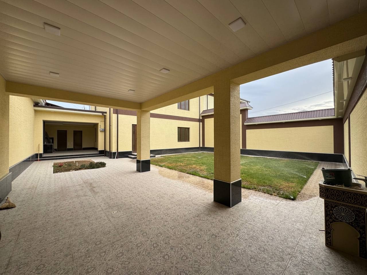 Продажа коттеджа в oblast-kibray районе, 200 м² — Лимонарий, фотография 2
