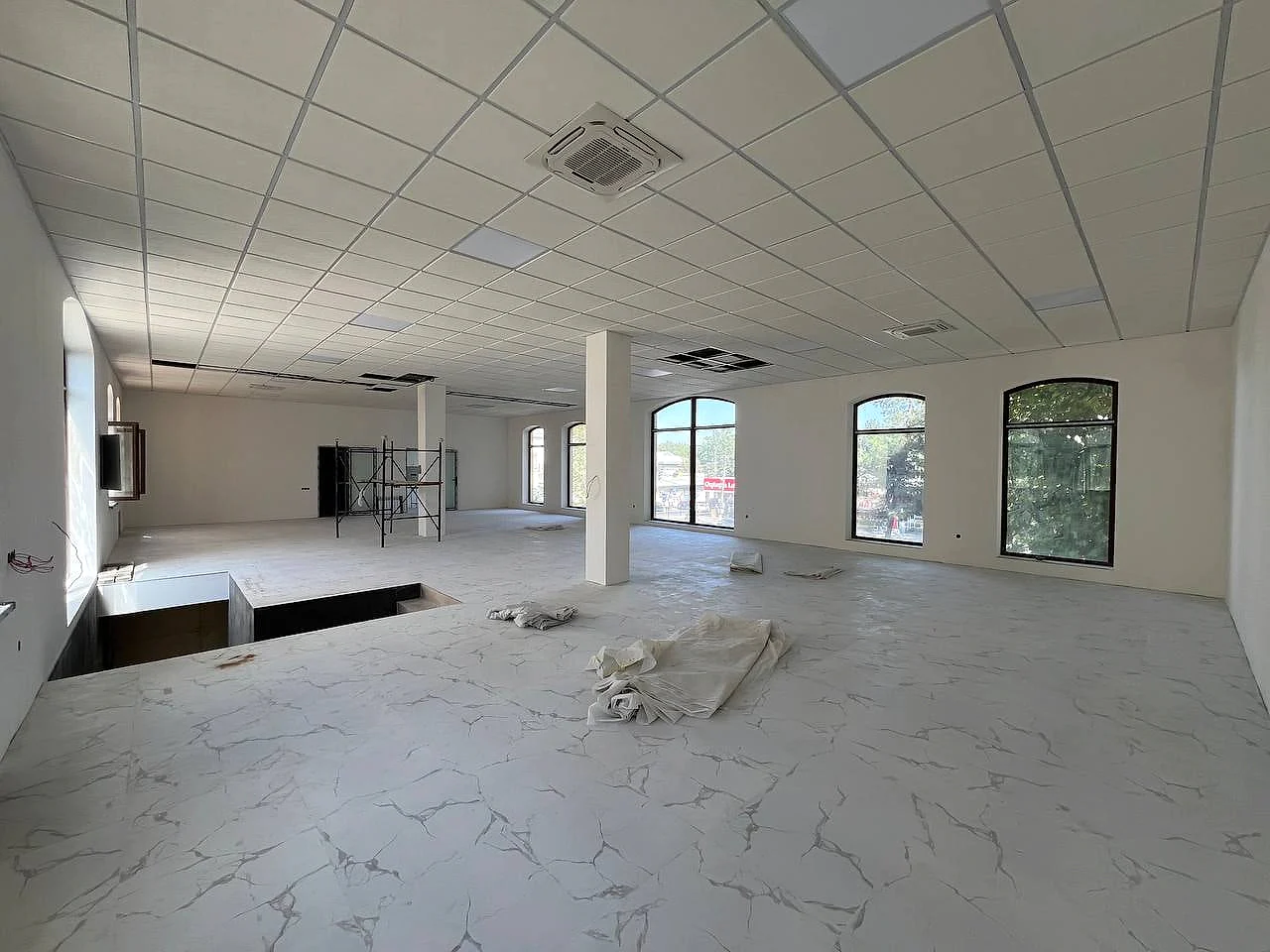 Аренда коммерческого помещения в Мирзо-Улугбекском районе, 605 м² — Луначарский, фотография 1